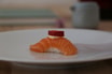 33. Laks Toppet m. Jordbær Gourmet Nigiri